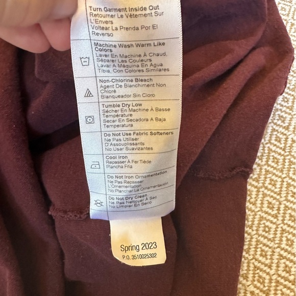 🌟3/$20🌟 Carhartt maroon men's T-shirt with a relaxed fit - Picture 7 of 7